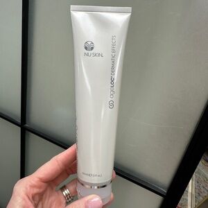 Nu Skin dermatic effects contouring lotion. New & unopened